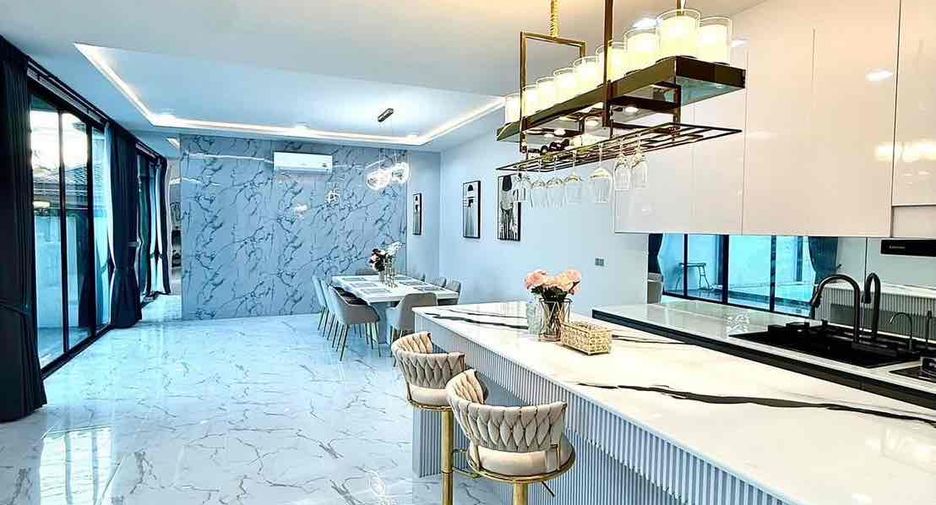 Villa en alquiler y en venta de 3 habitaciones en Bang Lamung, Chonburi