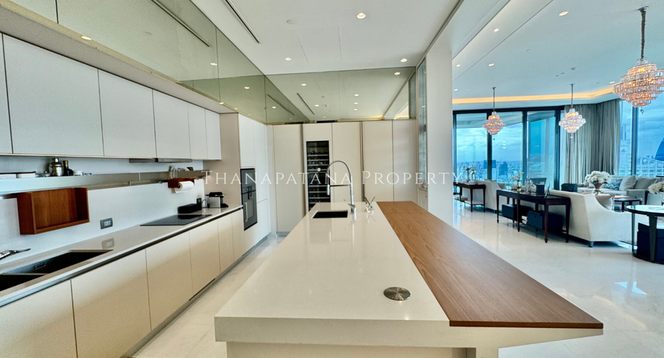 For rent and for sale 4 bedrooms condo in Pathum Wan, Bangkok