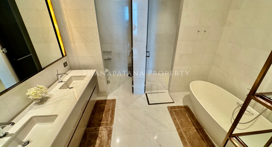 For rent and for sale 4 bedrooms condo in Pathum Wan, Bangkok