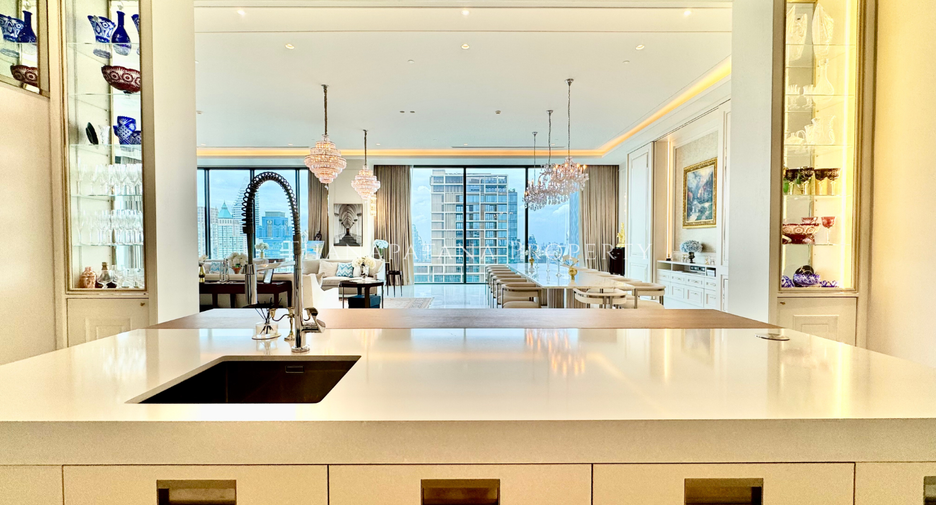 For rent and for sale 4 bedrooms condo in Pathum Wan, Bangkok
