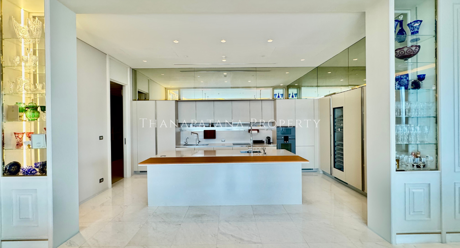For rent and for sale 4 bedrooms condo in Pathum Wan, Bangkok
