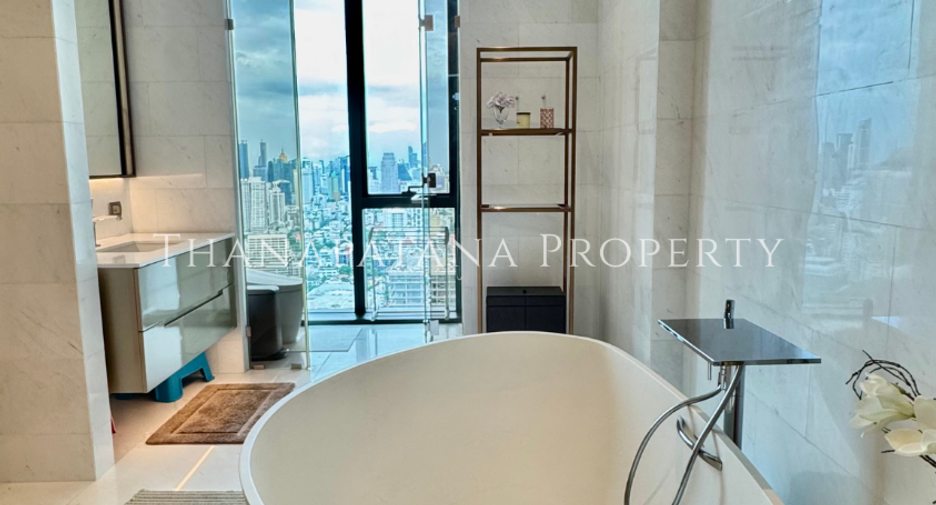 For rent and for sale 4 bedrooms condo in Pathum Wan, Bangkok