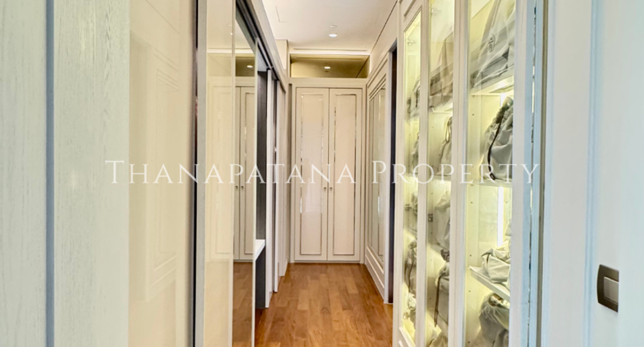 For rent and for sale 4 bedrooms condo in Pathum Wan, Bangkok