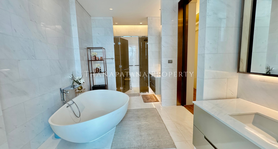 For rent and for sale 4 bedrooms condo in Pathum Wan, Bangkok