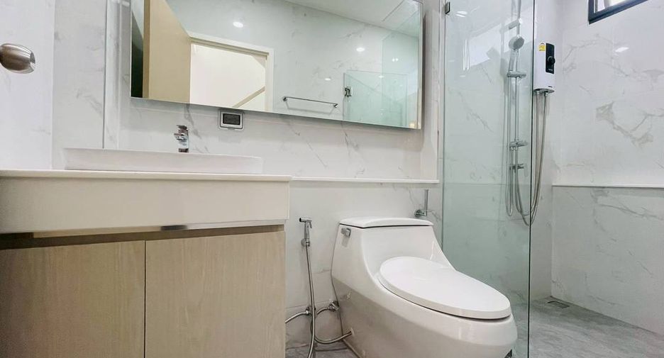 For sale 4 bedrooms house in Hang Dong, Chiang Mai
