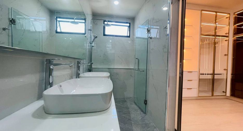 For sale 4 bedrooms house in Hang Dong, Chiang Mai