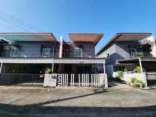À vendre 1 chambre maison de ville à Ban Bueng, Chonburi