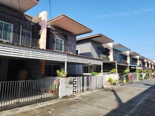 À vendre 1 chambre maison de ville à Ban Bueng, Chonburi