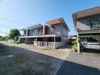 À vendre 1 chambre maison de ville à Ban Bueng, Chonburi