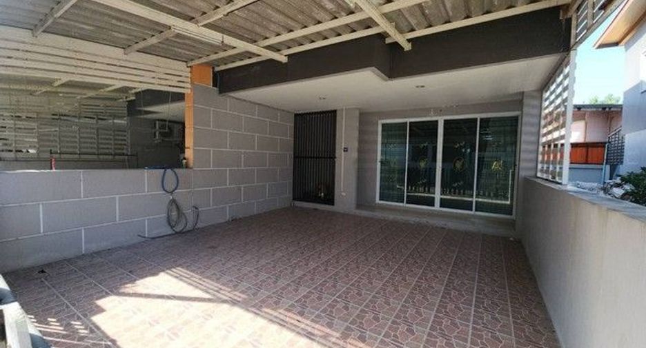Casa adosada en venta de 1 habitaciones en Ban Bueng, Chonburi