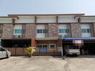 For sale 2 bedrooms townhouse in Ban Bueng, Chonburi