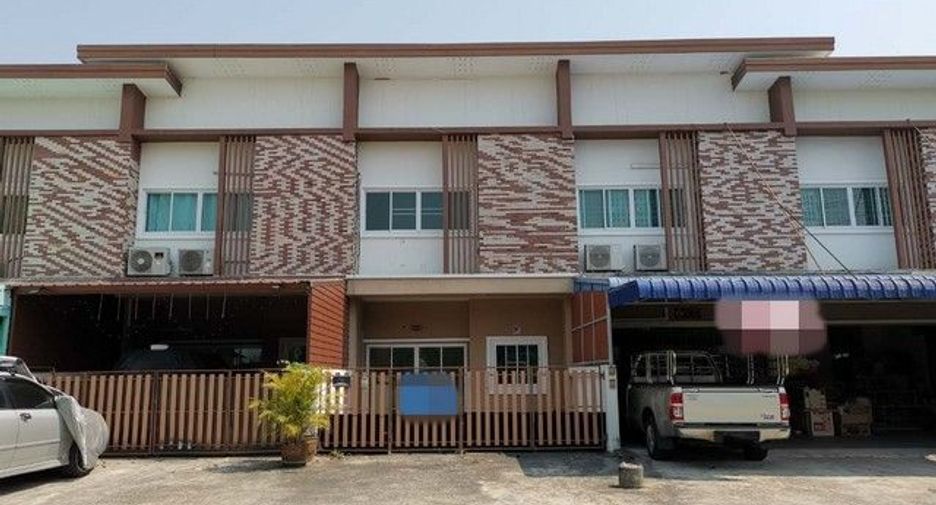 For sale 2 bedrooms townhouse in Ban Bueng, Chonburi