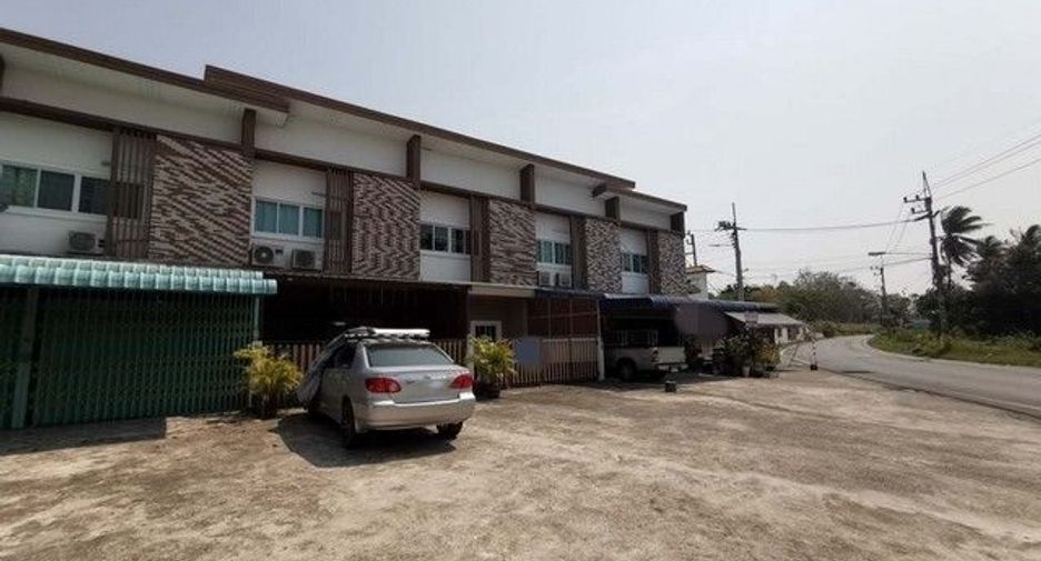 For sale 2 bedrooms townhouse in Ban Bueng, Chonburi