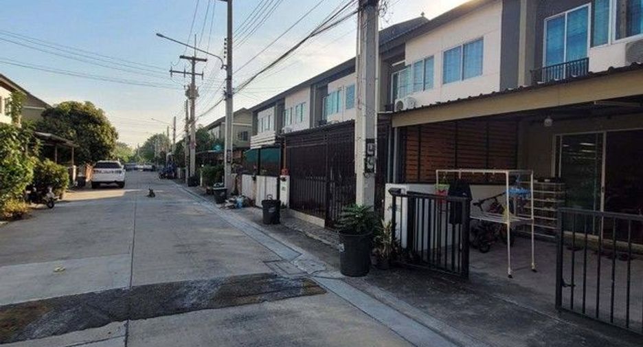 Reihenhaus zum Kauf mit 1 Zimmer in Ban Bueng, Chonburi