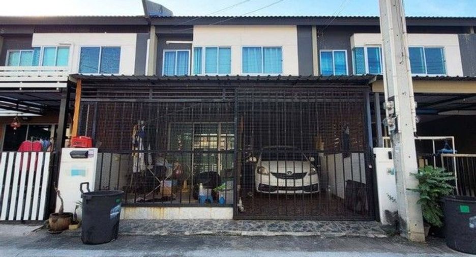 Reihenhaus zum Kauf mit 1 Zimmer in Ban Bueng, Chonburi