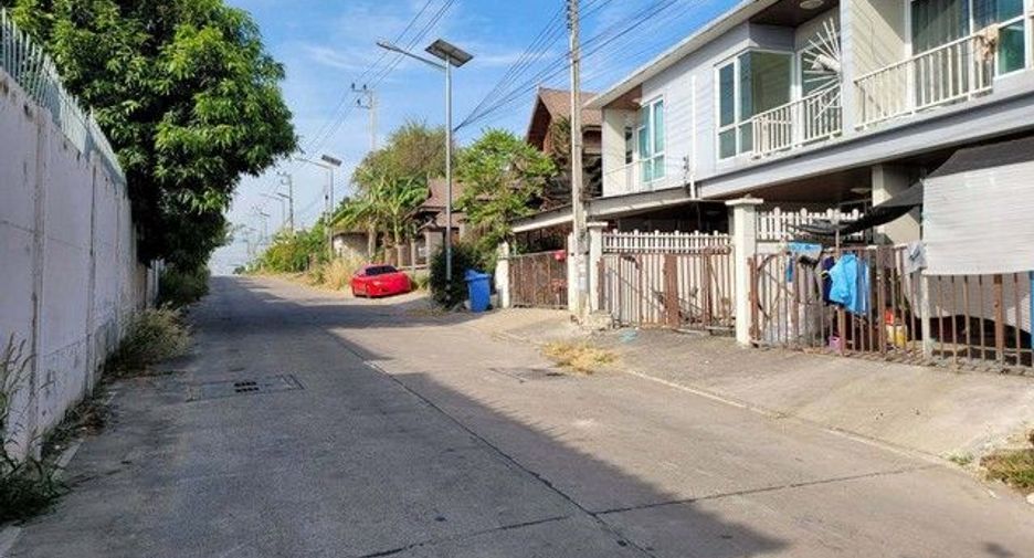 Reihenhaus zum Kauf mit 1 Zimmer in Ban Bueng, Chonburi