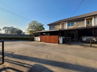 À vendre 1 chambre maison de ville à Ban Bueng, Chonburi