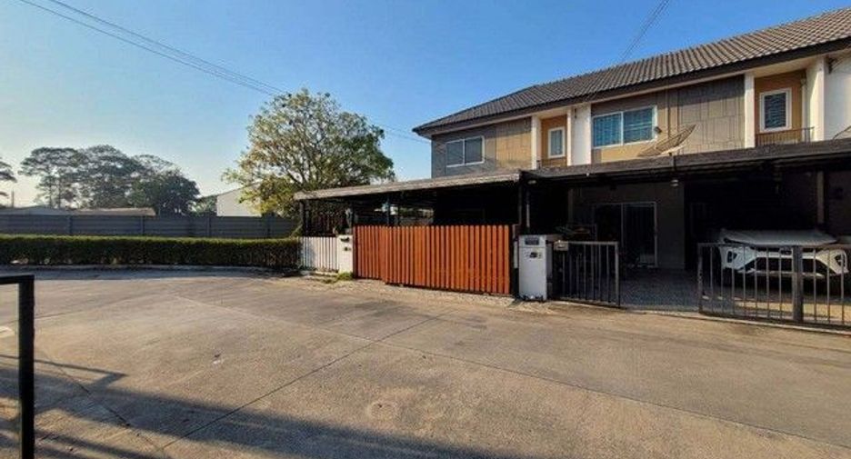 Reihenhaus zum Kauf mit 1 Zimmer in Ban Bueng, Chonburi
