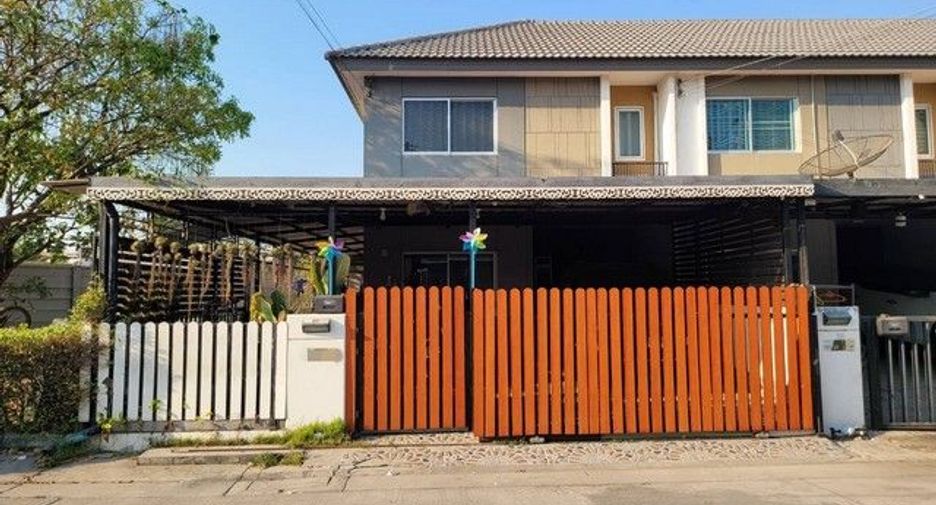 Reihenhaus zum Kauf mit 1 Zimmer in Ban Bueng, Chonburi