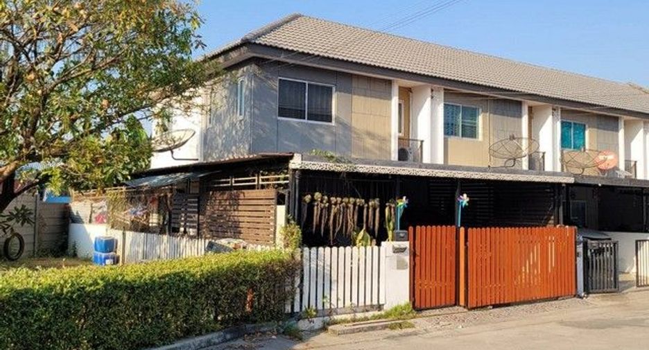 Reihenhaus zum Kauf mit 1 Zimmer in Ban Bueng, Chonburi