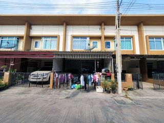 À vendre 1 chambre maison de ville à Ban Bueng, Chonburi