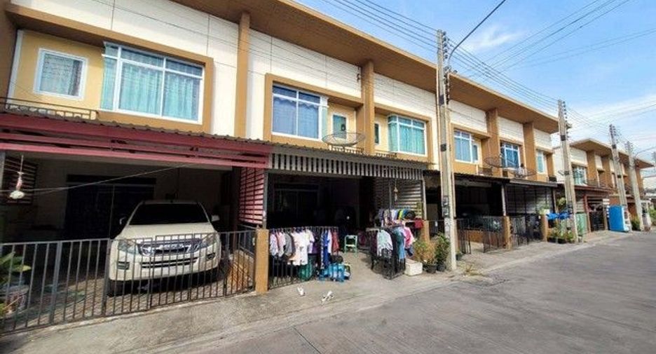 Reihenhaus zum Kauf mit 1 Zimmer in Ban Bueng, Chonburi
