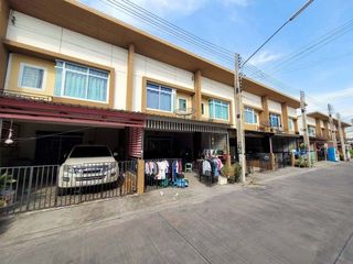 À vendre 1 chambre maison de ville à Ban Bueng, Chonburi
