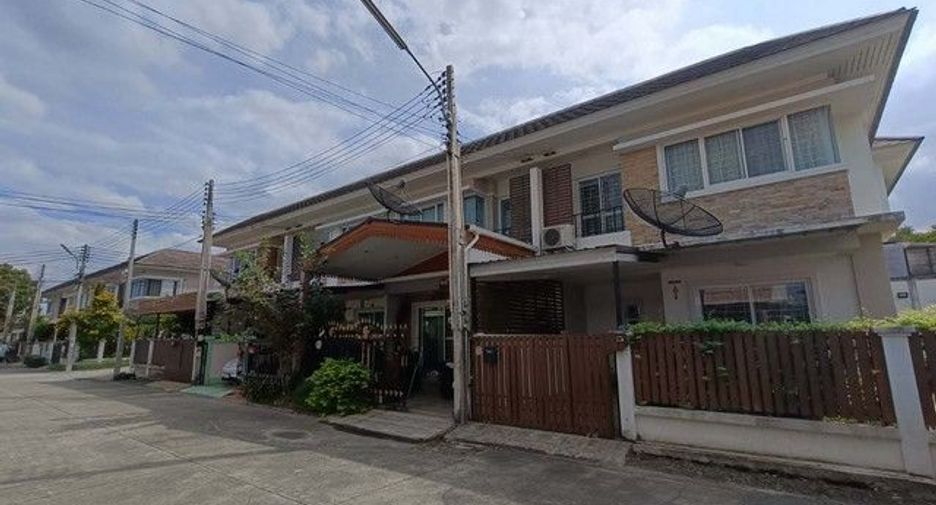 Reihenhaus zum Kauf mit 1 Zimmer in Ban Bueng, Chonburi