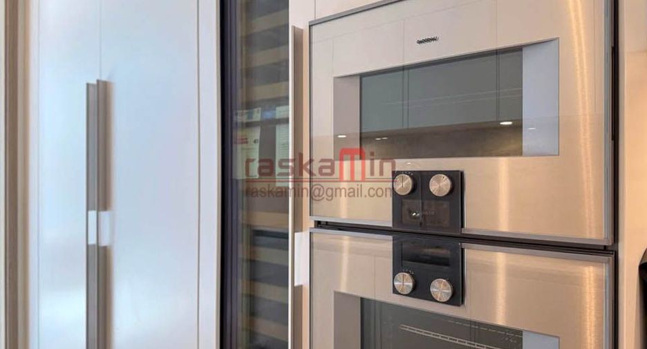 For rent 2 bedrooms condo in Pathum Wan, Bangkok
