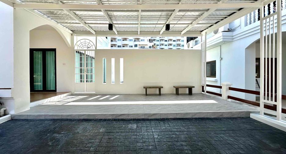 Casa en alquiler y en venta de 3 habitaciones en Sattahip, Chonburi