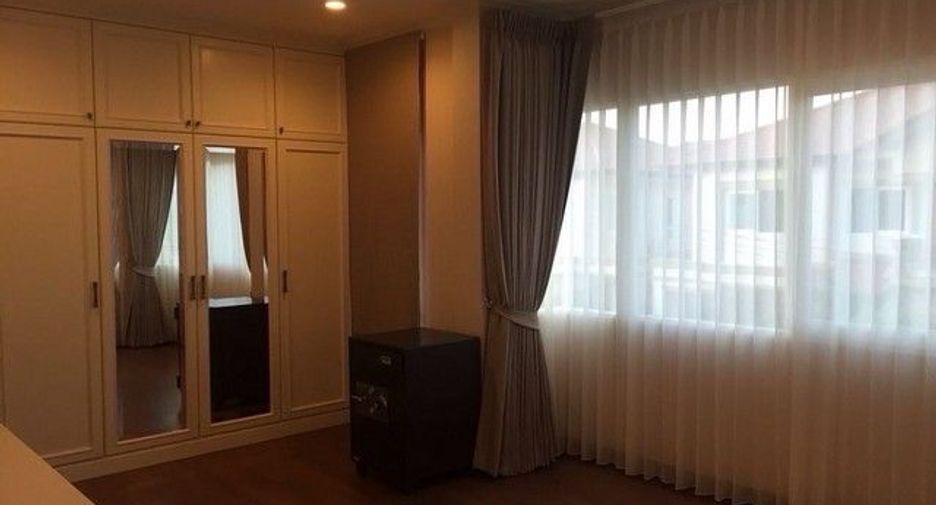 Casa en alquiler de 4 habitaciones en Bang Khae, Bangkok