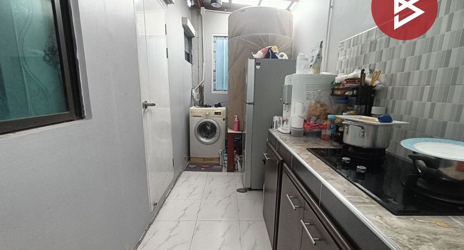 For sale 3 bedrooms townhouse in Khlong Luang, Pathum Thani