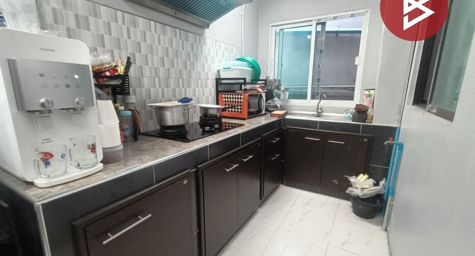 For sale 3 bedrooms townhouse in Khlong Luang, Pathum Thani