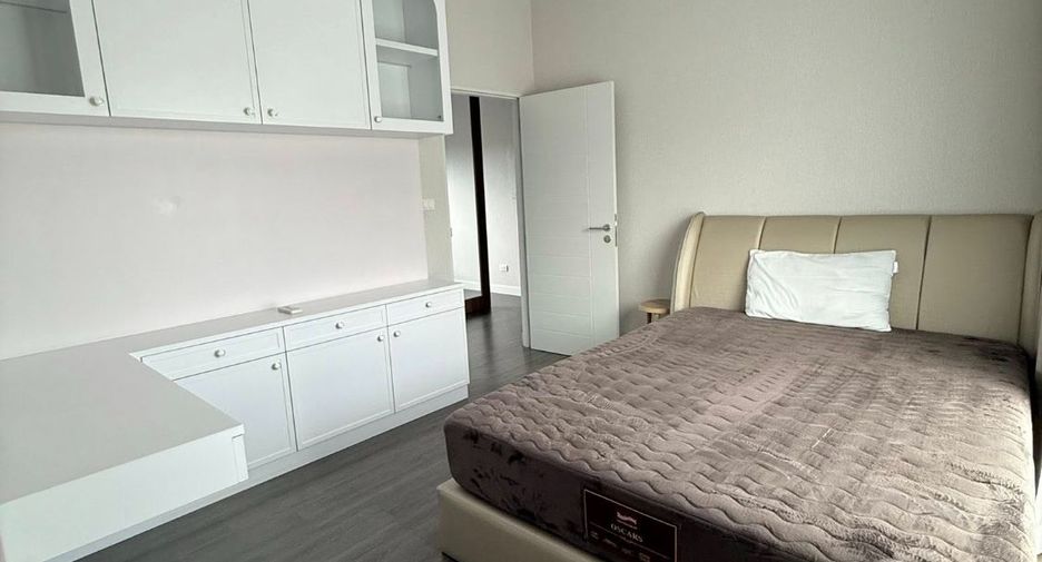 For rent 4 bedrooms house in Khan Na Yao, Bangkok