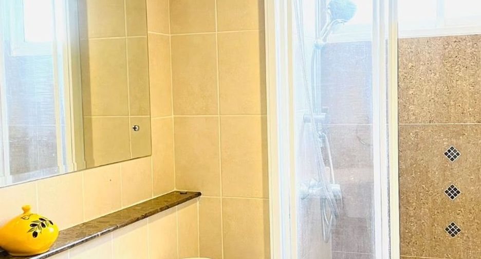 For rent 3 bedrooms townhouse in Lat Phrao, Bangkok