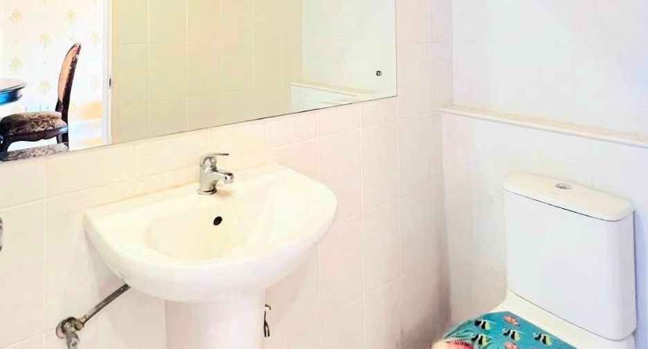 For rent 3 bedrooms townhouse in Lat Phrao, Bangkok