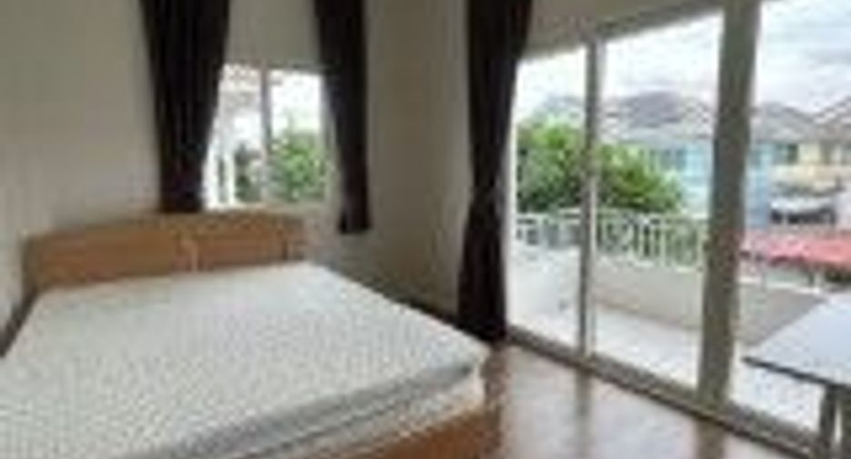 Haus zur Miete mit 3 Zimmer in Lat Krabang, Bangkok