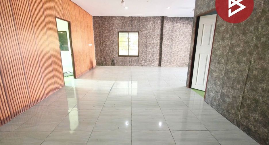 出售 4 卧室 独立屋 在 Phanat Nikhom, Chon Buri