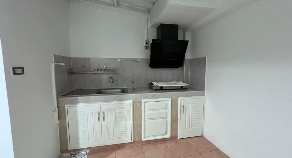 Reihenhaus zur Miete mit 3 Zimmer in Huai Khwang, Bangkok