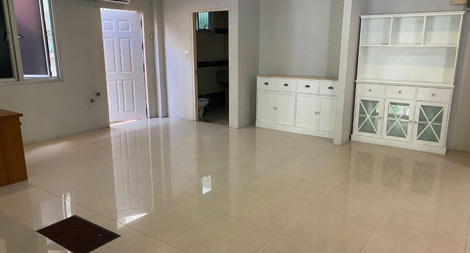 Haus zur Miete mit 3 Zimmer in Suan Luang, Bangkok