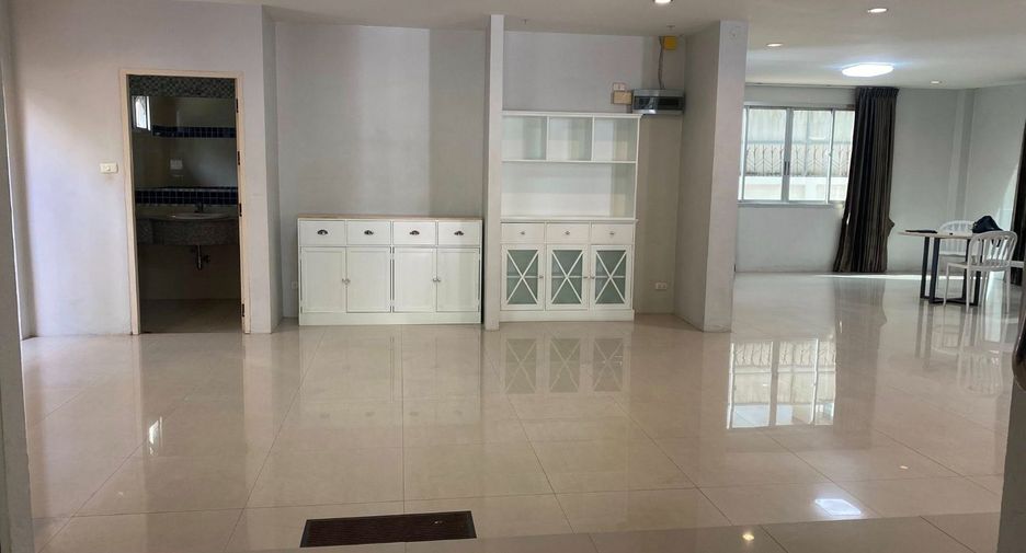 Haus zur Miete mit 3 Zimmer in Suan Luang, Bangkok