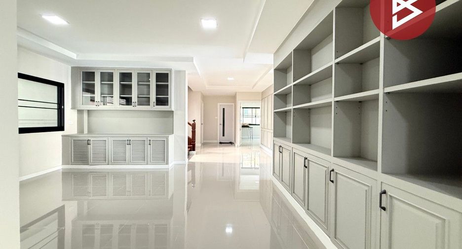 For sale 5 bedrooms house in Lam Luk Ka, Pathum Thani