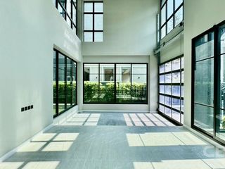 For sale 5 bedrooms house in Suan Luang, Bangkok