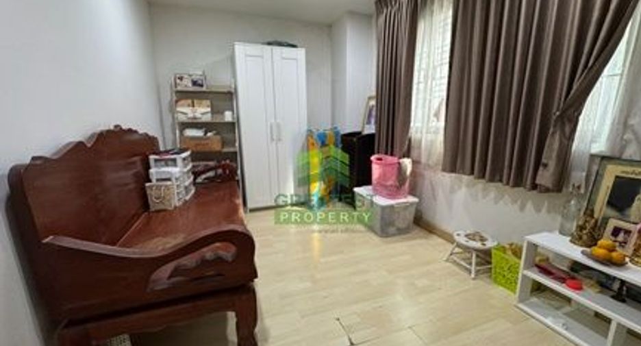 For sale 3 bedrooms townhouse in Wang Thonglang, Bangkok