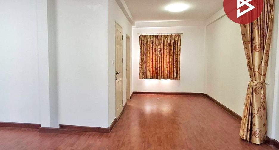 For sale 3 bedrooms townhouse in Don Mueang, Bangkok
