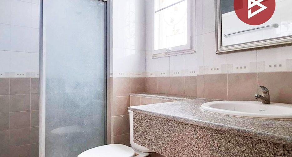 For sale 3 bedrooms townhouse in Don Mueang, Bangkok