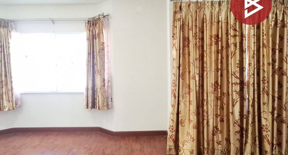 For sale 3 bedrooms townhouse in Don Mueang, Bangkok
