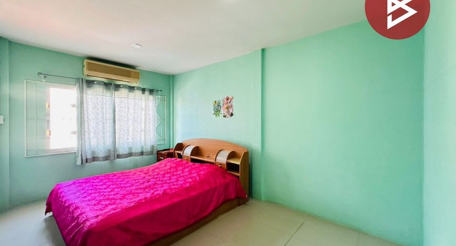 For sale 3 bedrooms townhouse in Mueang Nakhon Pathom, Nakhon Pathom