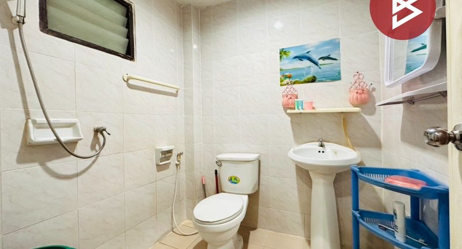 For sale 3 bedrooms townhouse in Mueang Nakhon Pathom, Nakhon Pathom
