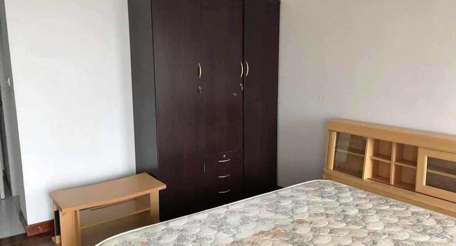 For sale 2 bedrooms condo in Huai Khwang, Bangkok
